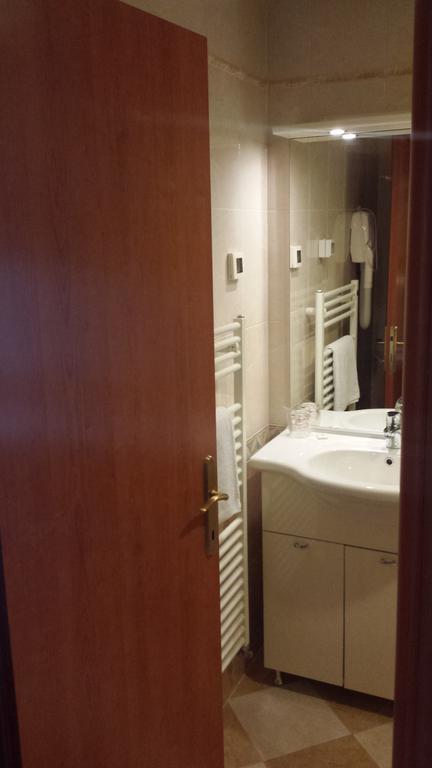And Astoria Apartment
